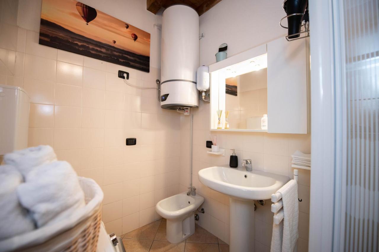 The Three Moons Apartment Peschiera del Garda Luaran gambar