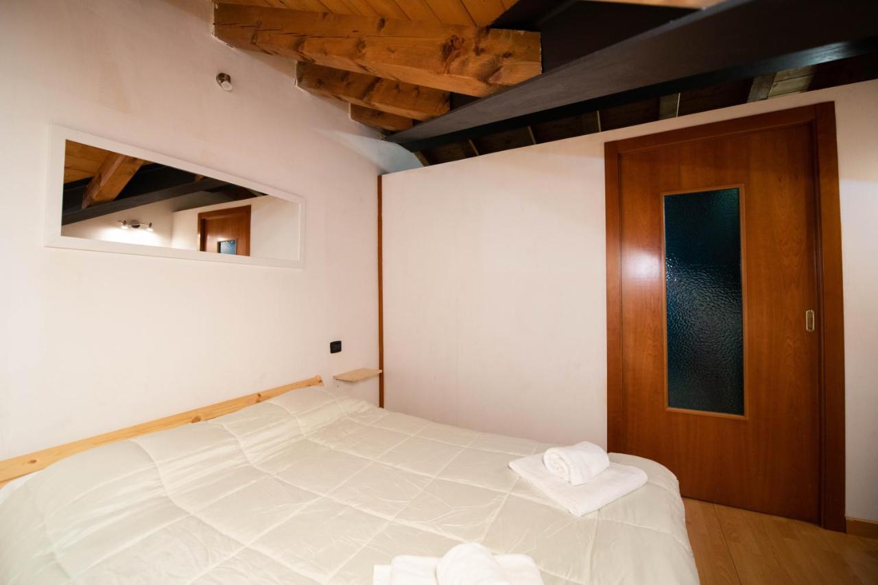 The Three Moons Apartment Peschiera del Garda Luaran gambar