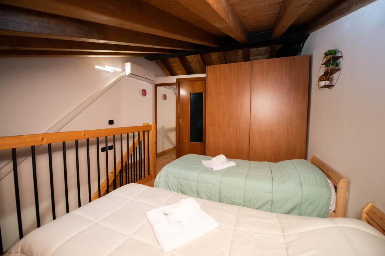 The Three Moons Apartment Peschiera del Garda Luaran gambar